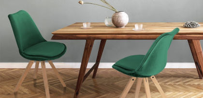Krzesła tapicerowane z drewnianymi nogami